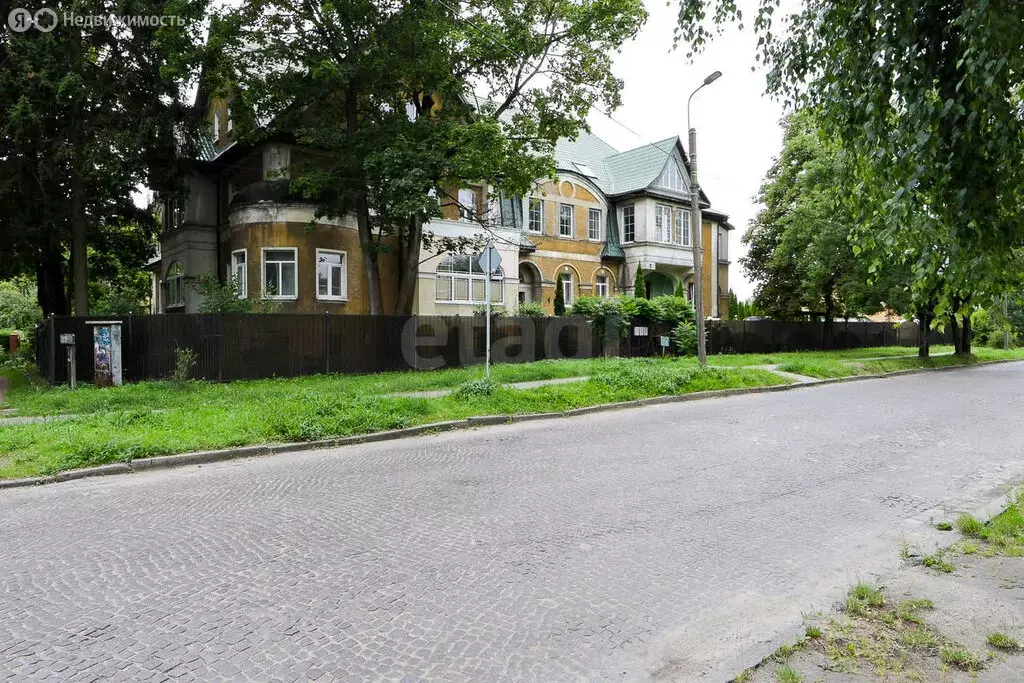 8-комнатная квартира: Калининград, улица Гоголя, 2 (500 м) - Фото 1
