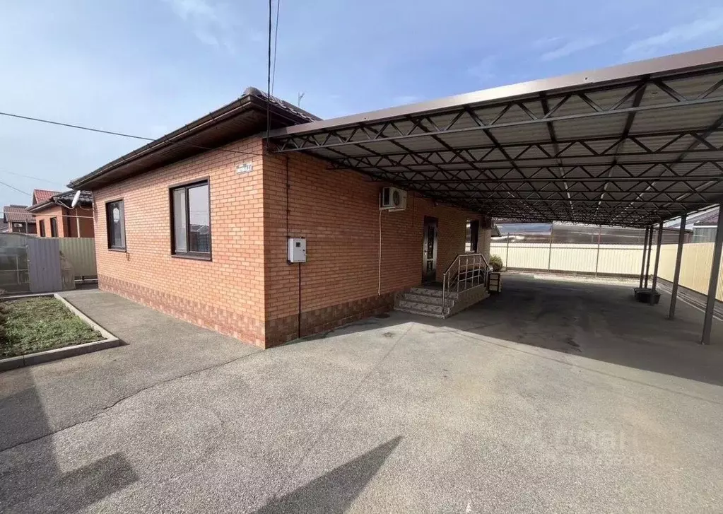 Дом в Краснодарский край, Кореновск ул. Тихорецкая, 27 (120 м) - Фото 0