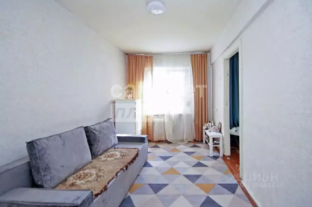 3-к кв. Омская область, Омск ул. Химиков, 4Б (55.0 м) - Фото 0