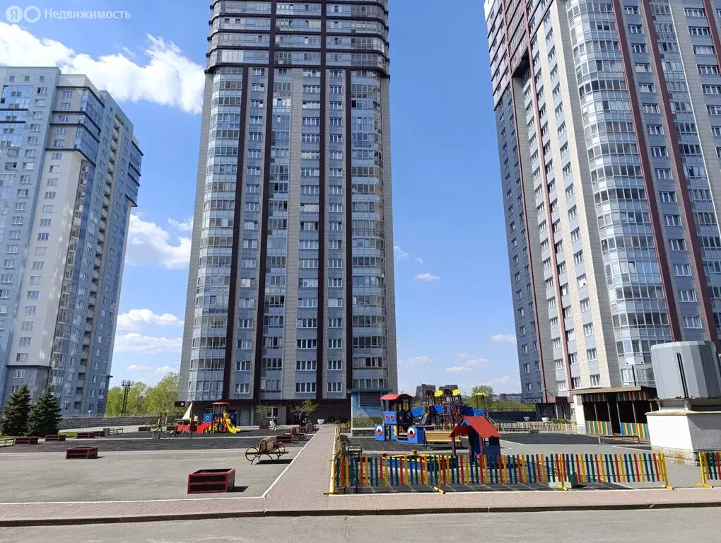 3-комнатная квартира: Екатеринбург, улица Юмашева, 11 (104.5 м) - Фото 1