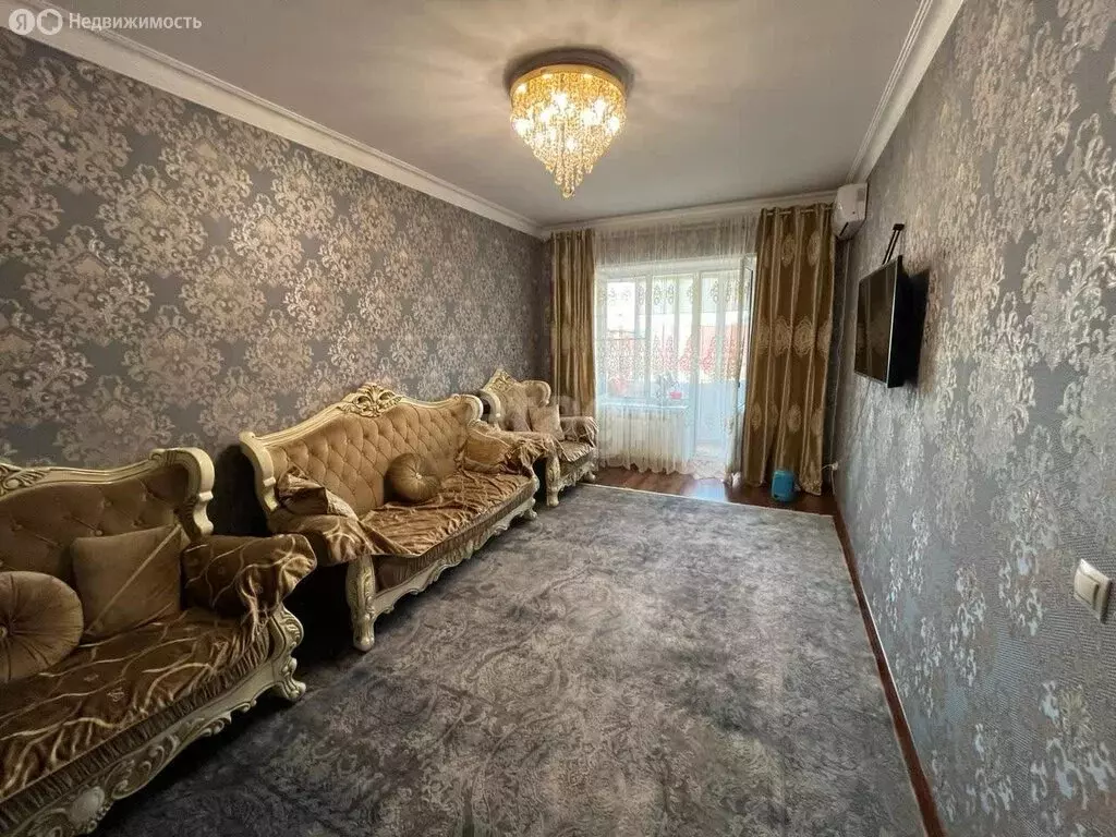 2-комнатная квартира: Махачкала, улица Джамалутдина Атаева, 6 (67 м) - Фото 0