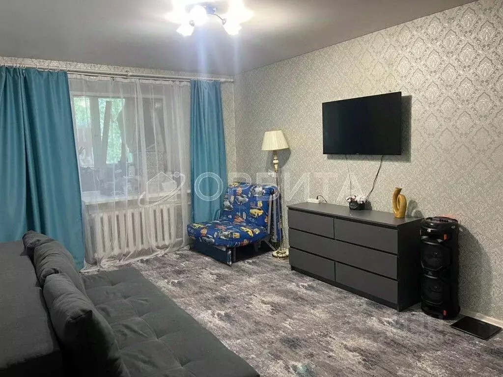 1-к кв. Тюменская область, Тюмень Амурская ул., 68 (32.4 м) - Фото 1