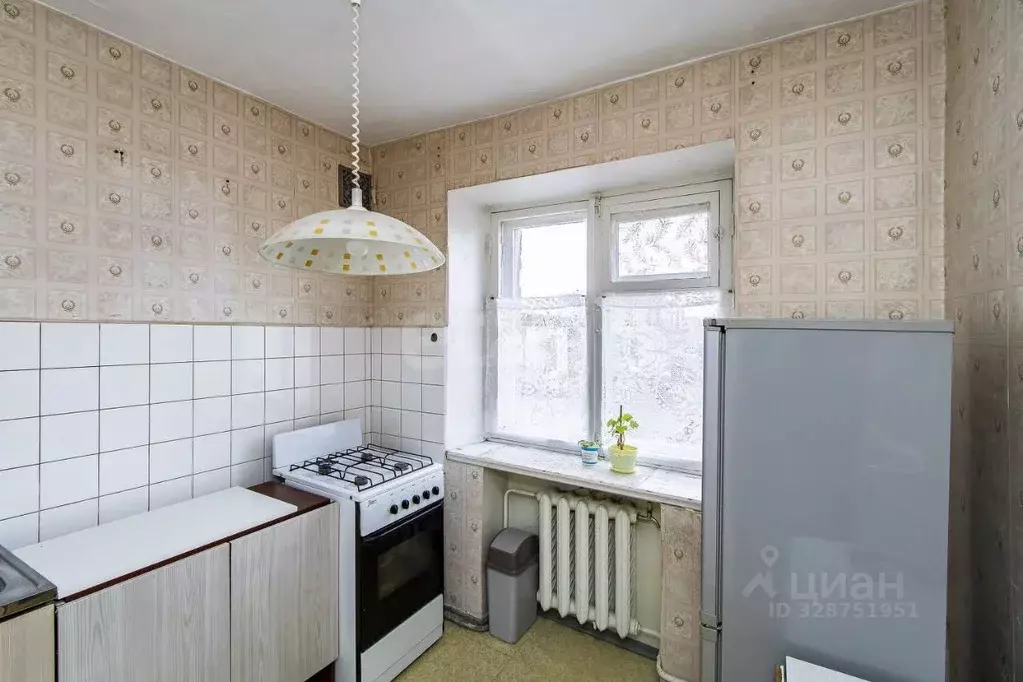3-к кв. Тюменская область, Тюмень ул. 50 лет Октября, 39 (56.0 м) - Фото 1