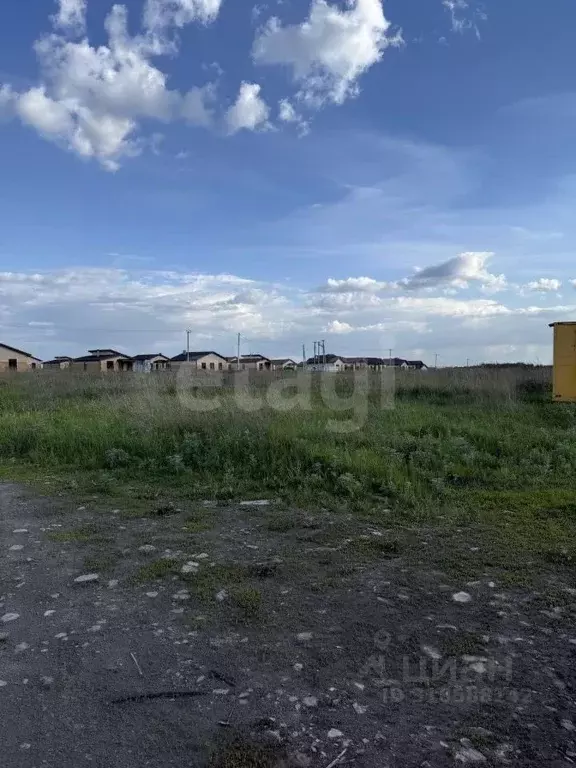 Участок в Курская область, Курский район, Моковский сельсовет, д. ... - Фото 0