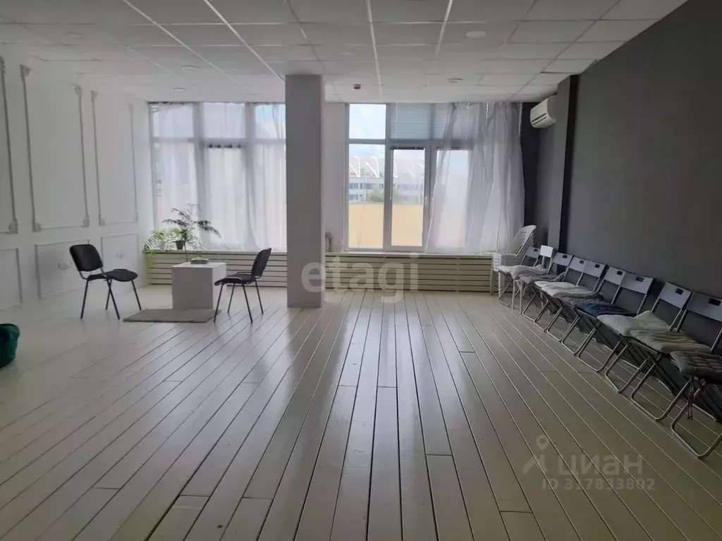 Помещение свободного назначения в Крым, Симферополь ул. Тренева (50 м) - Фото 1