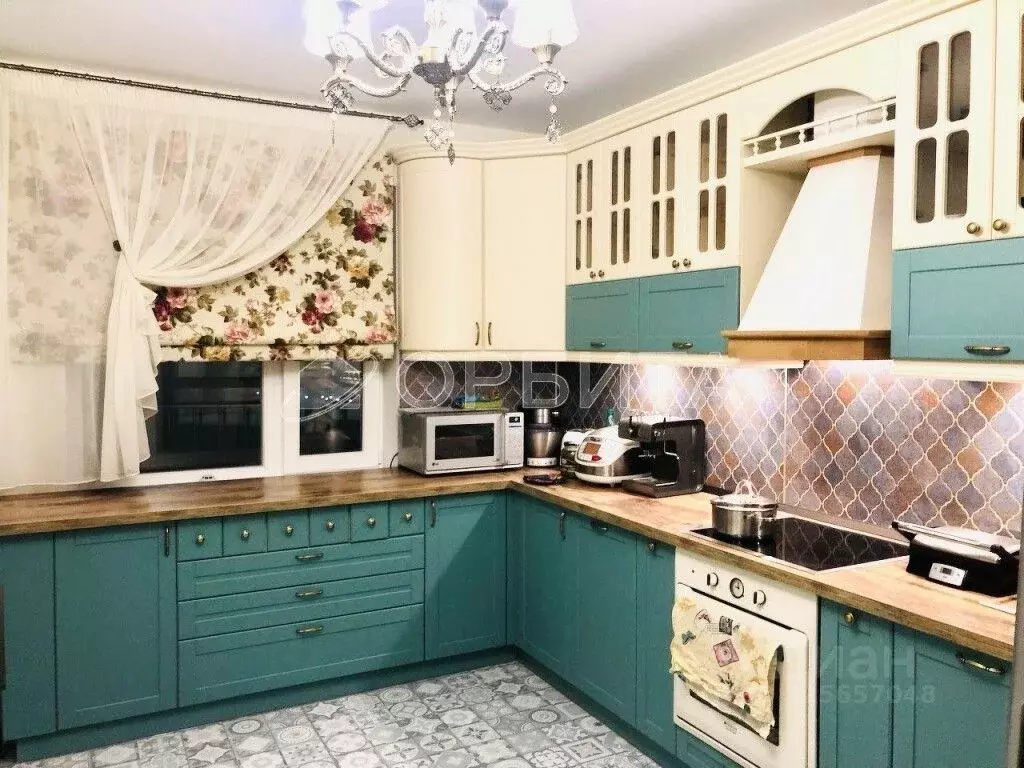 3-к кв. Тюменская область, Тюмень ул. Федюнинского, 64 (109.0 м) - Фото 1