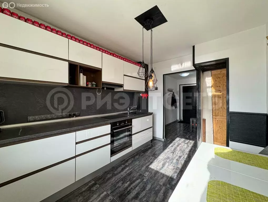 2-комнатная квартира: Мурманск, улица Капитана Буркова, 19А (53 м) - Фото 0