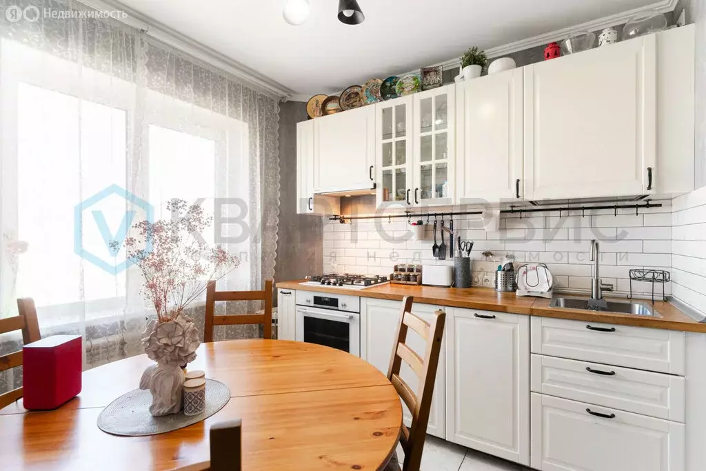 3-комнатная квартира: Омск, улица Звездова, 101 (62.4 м) - Фото 1