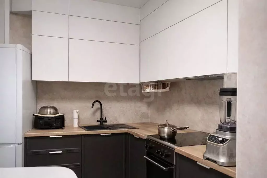 3-к кв. Курская область, Курск просп. Вячеслава Клыкова, 2Б (76.9 м) - Фото 1