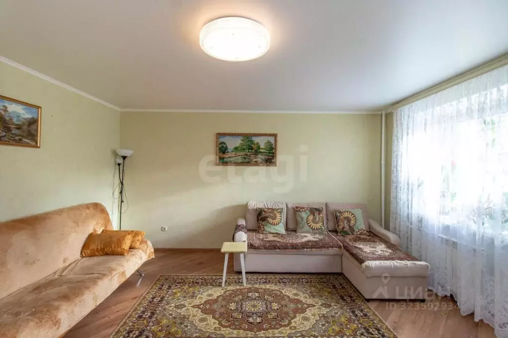 2-к кв. Тюменская область, Тюмень ул. Избышева, 8 (66.0 м) - Фото 1