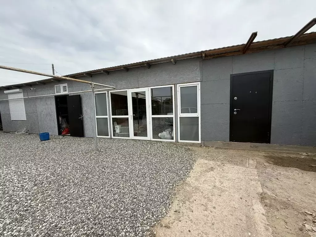 Дом в Астраханская область, Лиманский район, с. Вышка Набережная ул. ... - Фото 2