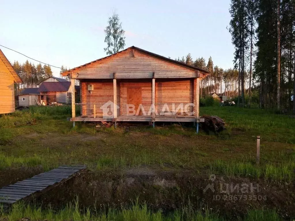 Дом в Коми, Сыктывкар городской округ, Краснозатонский пгт 3-я линия ... - Фото 0