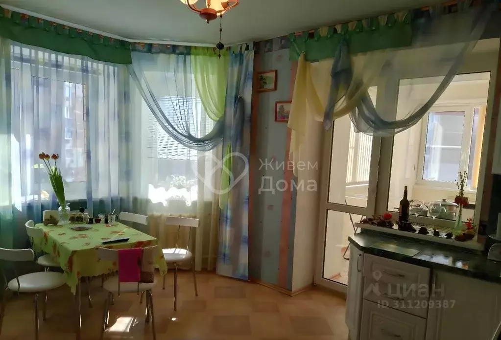 2-к кв. Волгоградская область, Волгоград бул. Энгельса, 34Д (86.5 м) - Фото 1