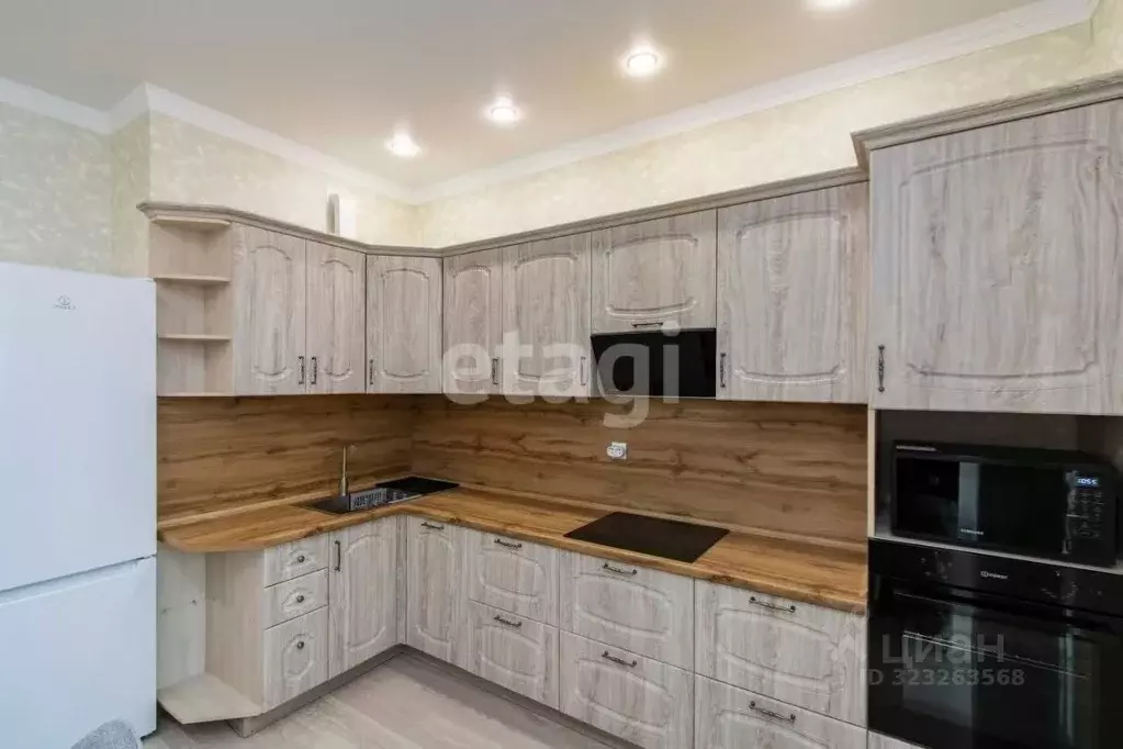 2-к кв. Тюменская область, Тюмень ул. 50 лет Октября, 4 (66.0 м) - Фото 2