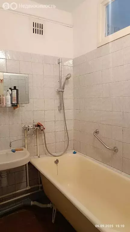 2-комнатная квартира: Омск, Иртышская набережная, 13 (44.7 м) - Фото 0