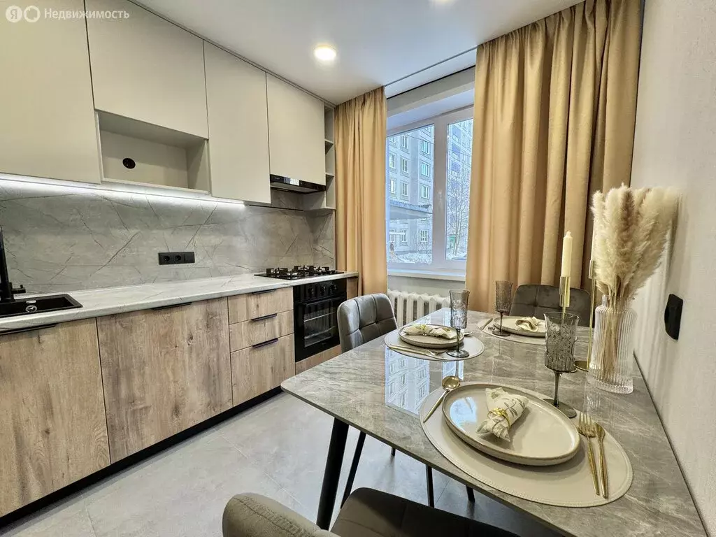 3-комнатная квартира: Киров, микрорайон Юго-Западный, улица Космонавта ... - Фото 1