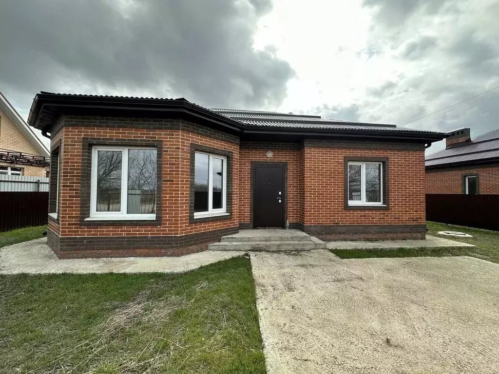 Дом в Краснодарский край, Динской район, Новотитаровская ст-ца ул. ... - Фото 1