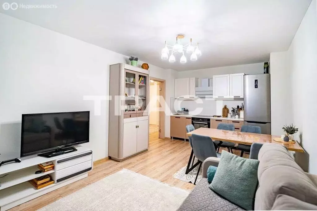 3-комнатная квартира: село Новая Усмань, бульвар Художников, 2Б (80 м) - Фото 1