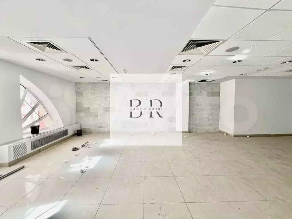 Продажа Витражи 1 эт.От.Вход Ремонт, 133 м - Фото 0