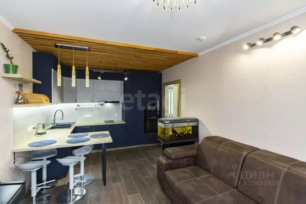 3-к кв. Тюменская область, Тюмень ул. 50 лет Октября, 57В (90.0 м) - Фото 1