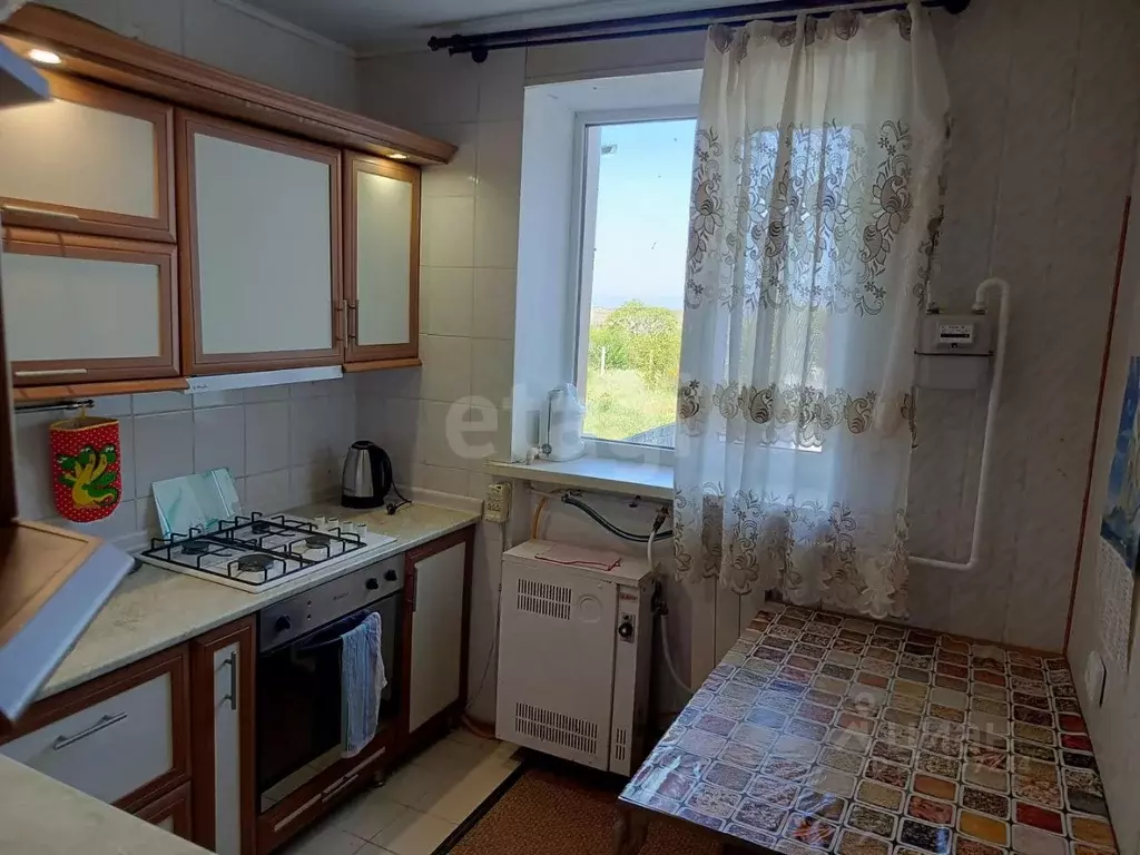 4-к кв. Крым, Черноморское пгт ул. Армейская, 1 (67.4 м) - Фото 1