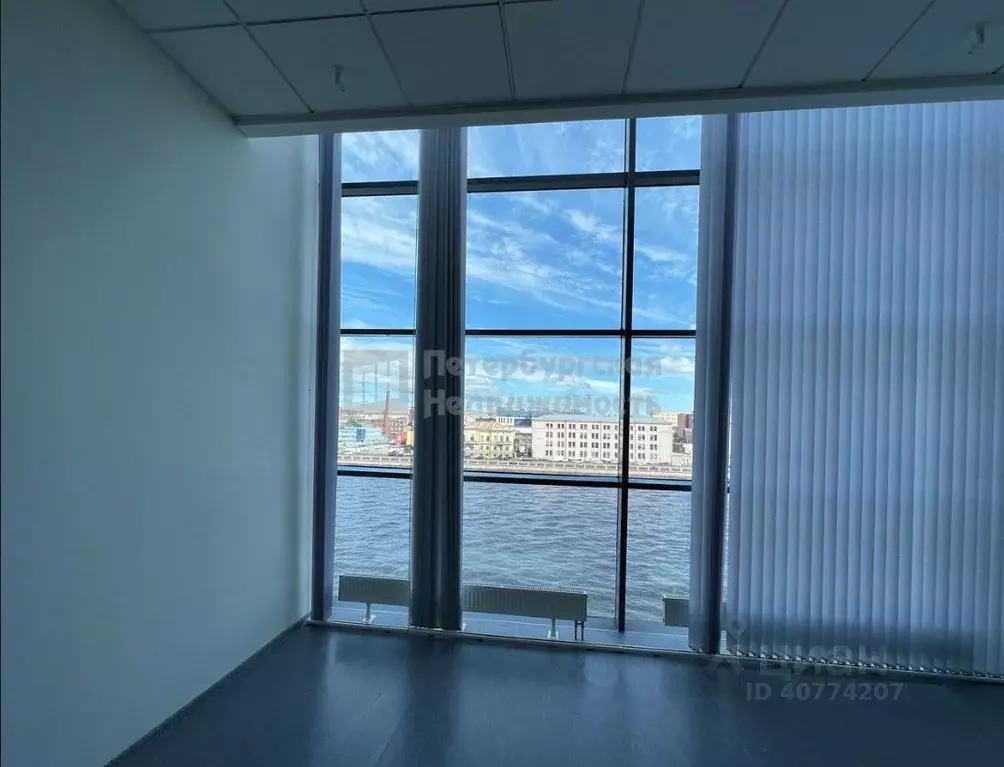 Офис в Санкт-Петербург Петроградская наб, 2-4 (61 м) - Фото 0