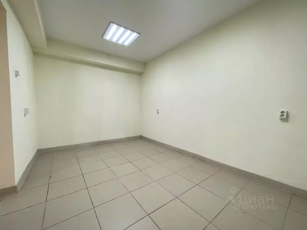 Помещение свободного назначения в Удмуртия, Ижевск ул. Михаила ... - Фото 2