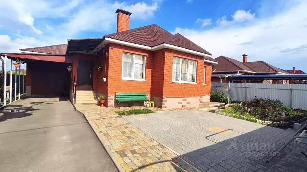 Дом в Белгородская область, Корочанский район, Мелиховское с/пос, с. ... - Фото 1