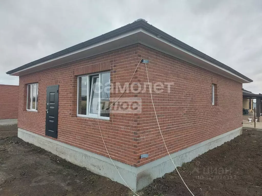 Дом в Краснодарский край, Кореновск Красная ул. (120 м) - Фото 1
