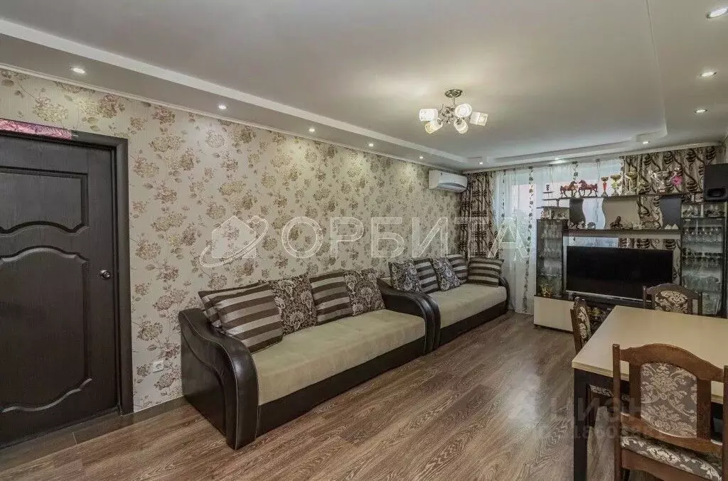 2-к кв. Тюменская область, Тюмень Кремлевская ул., 110к2 (62.4 м) - Фото 1