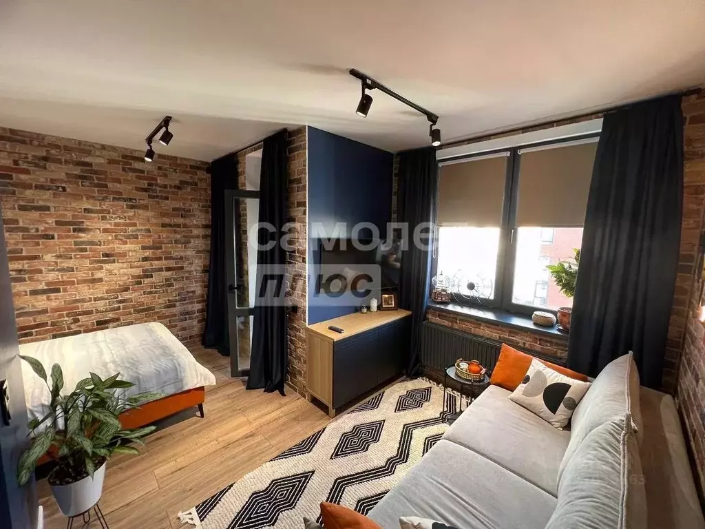 Студия Свердловская область, Екатеринбург ул. Азина, 22/2 (28.3 м) - Фото 1