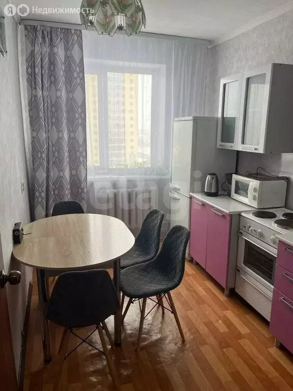3-комнатная квартира: Тобольск, 8-й микрорайон, 16 (66.4 м) - Фото 1