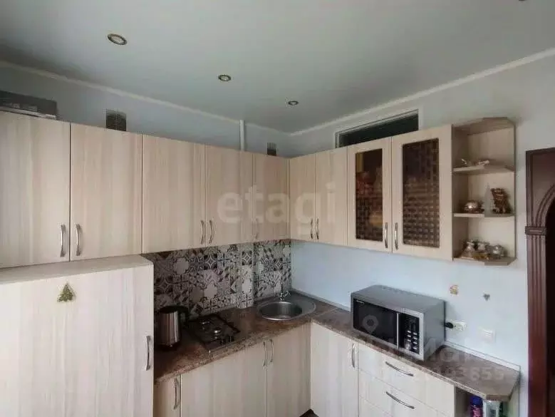 2-к кв. Башкортостан, Стерлитамак Волочаевская ул., 18А (43.7 м) - Фото 0