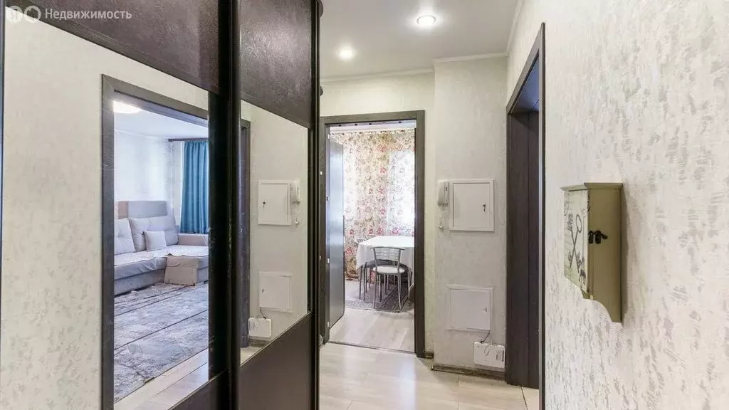 3-комнатная квартира: Тюмень, улица Ю.-Р.Г. Эрвье, 26 (64.7 м) - Фото 1