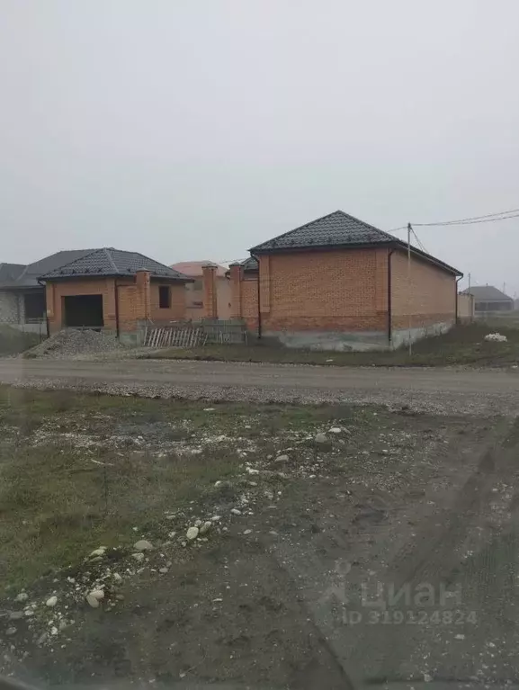 Дом в Чеченская республика, Грозненский район, с. Толстой-Юрт ул. ... - Фото 1