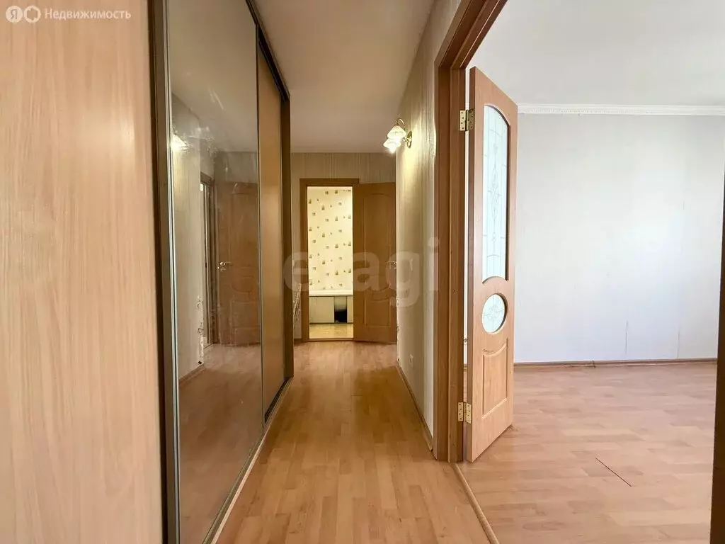 3-комнатная квартира: Йошкар-Ола, улица Петрова, 22Б (70 м) - Фото 1