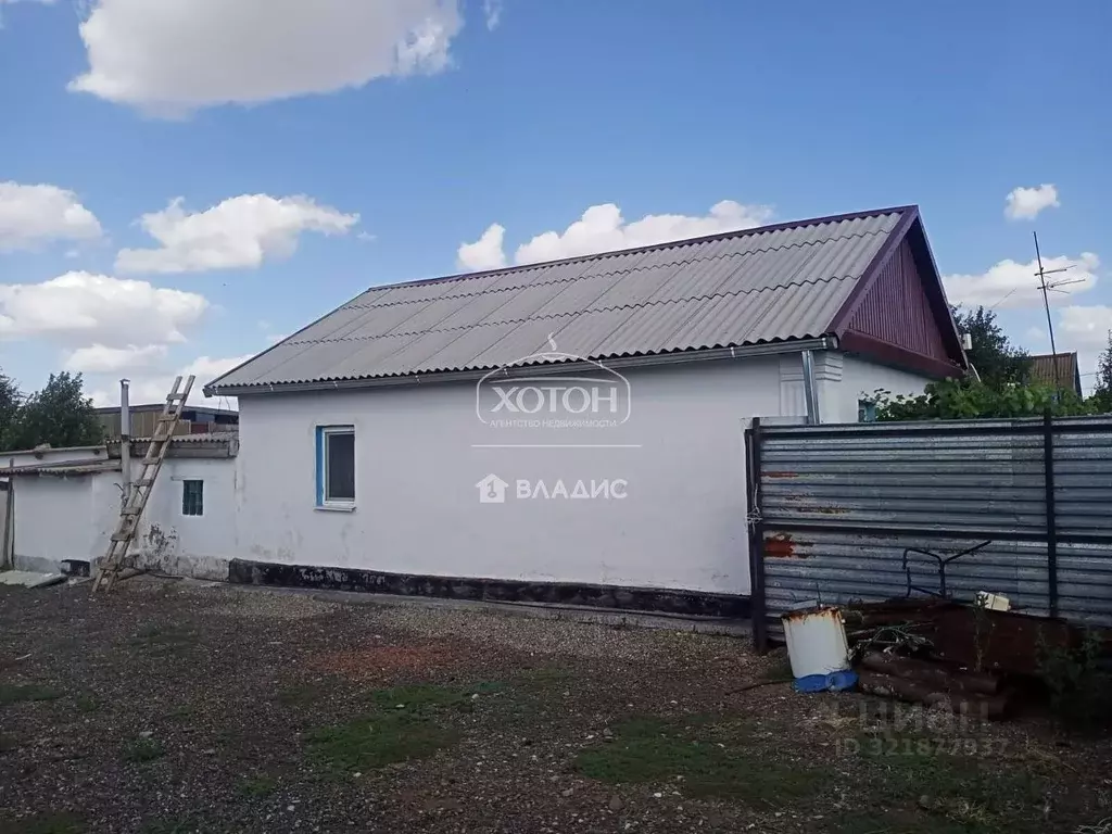 Дом в Калмыкия, Целинный район, с. Троицкое ул. Братьев Алехиных (80 ... - Фото 1