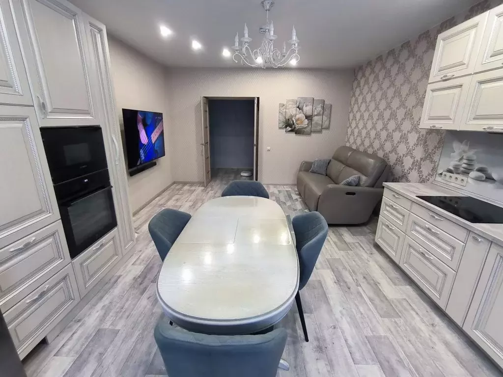 3-к кв. Красноярский край, Красноярск ул. Апрельская, 4 (77.6 м) - Фото 1