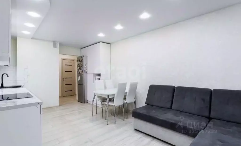 3-к кв. Кировская область, Киров ул. Анжелия Михеева, 16 (70.5 м) - Фото 2