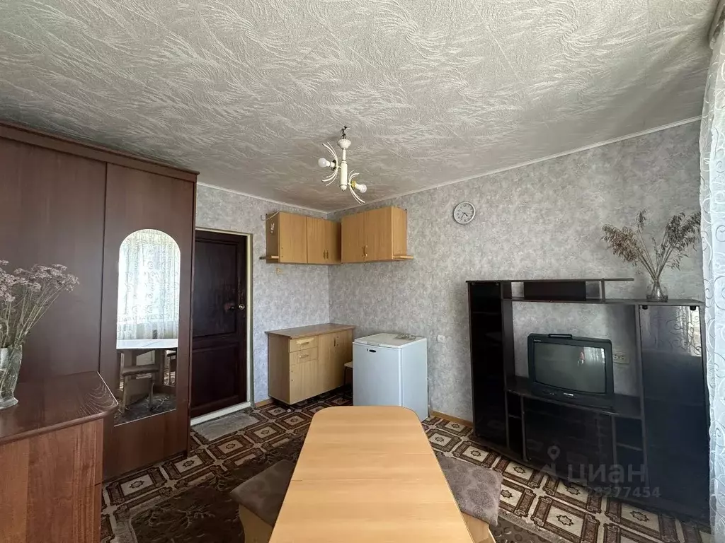 Комната Омская область, Омск ул. 10 лет Октября, 145А (12.4 м) - Фото 1