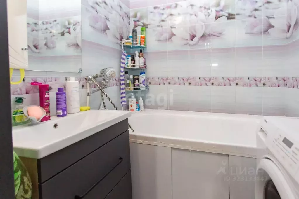 3-к кв. Тюменская область, Тобольск 7А мкр, 37Д (65.0 м) - Фото 1