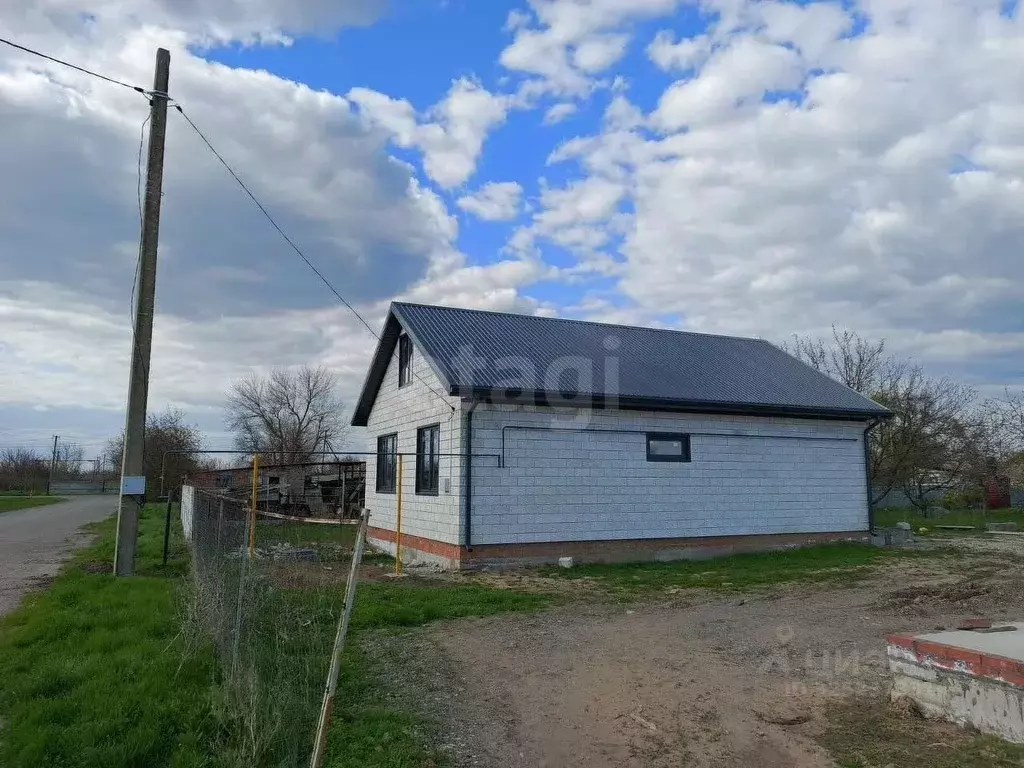 Дом в Ростовская область, Семикаракорский район, Новозолотовское ... - Фото 2