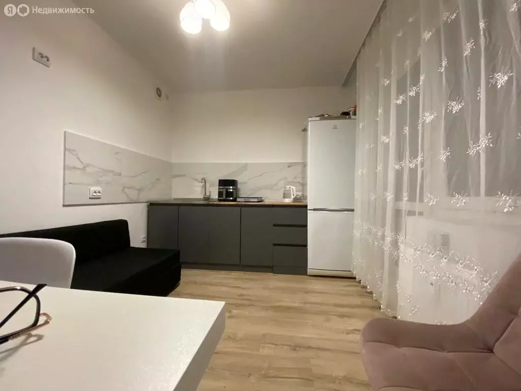 1-комнатная квартира: Тюмень, улица Валентины Трофимовой, 12 (40 м) - Фото 2