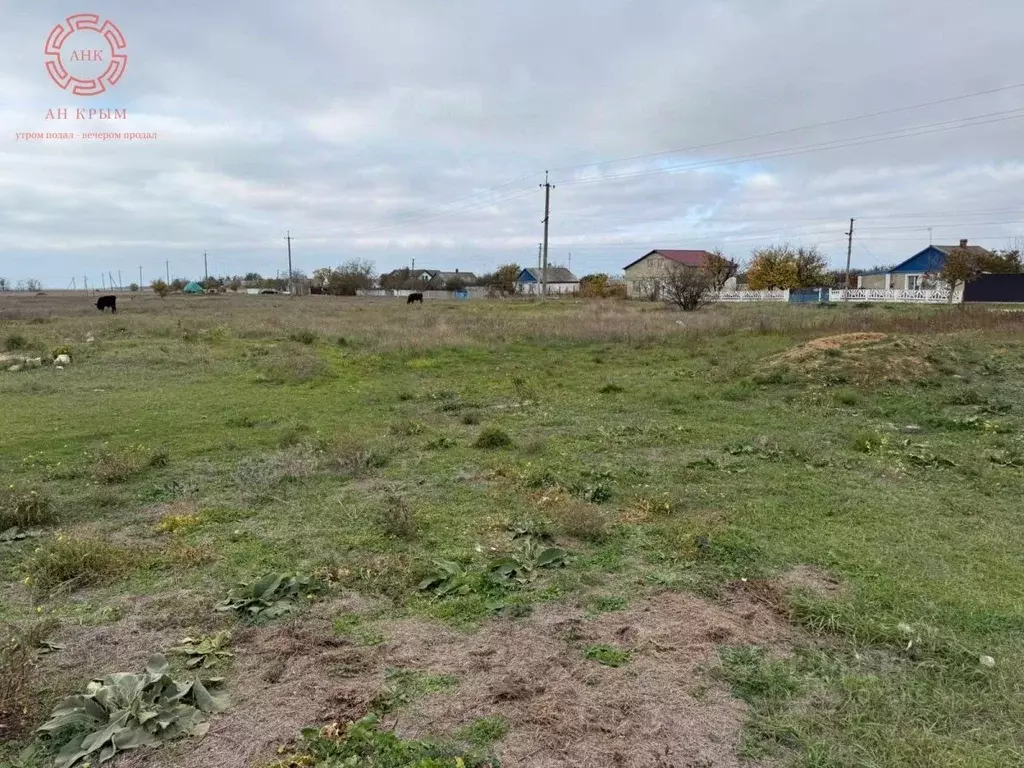 Участок в Крым, Ленинский район, Луговское с/пос, с. Ерофеево ул. ... - Фото 0