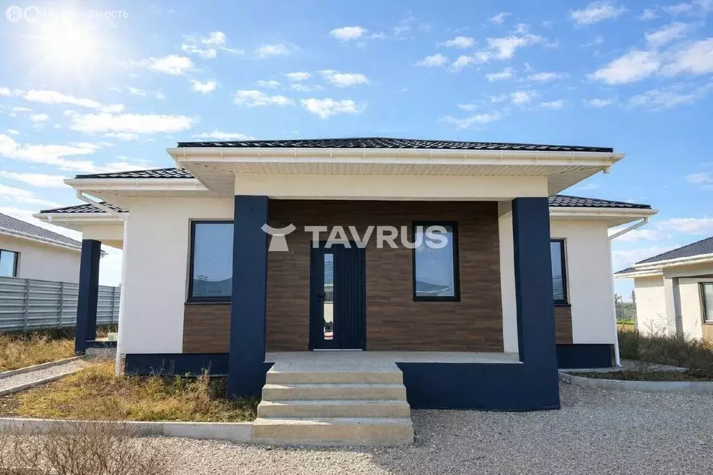 Дом в Симферопольский район, Мирновское сельское поселение, село ... - Фото 1