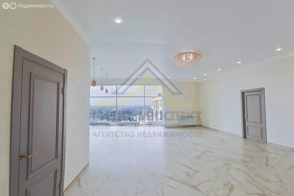 4-комнатная квартира: Воронеж, улица Ворошилова, 1/4 (172 м) - Фото 1