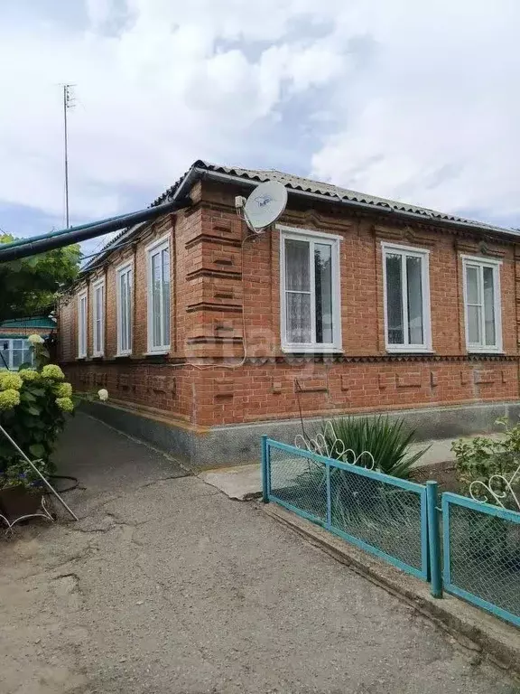 Дом в Ростовская область, Неклиновский район, Новобессергеневское ... - Фото 1