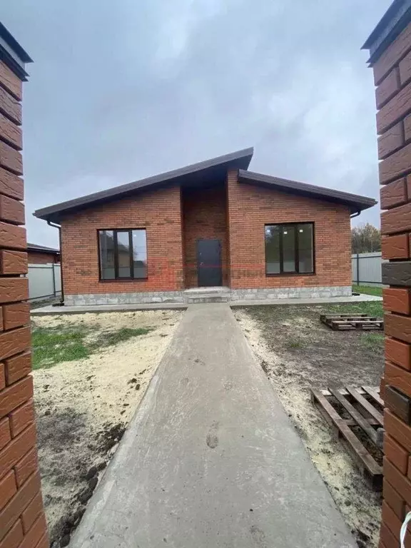 Дом в Белгородская область, Старооскольский городской округ, с. ... - Фото 1