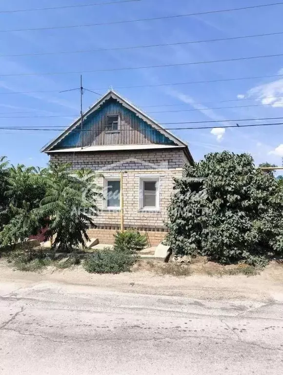 Дом в Волгоградская область, Средняя Ахтуба рп ул. Туркестанская, 41 ... - Фото 0