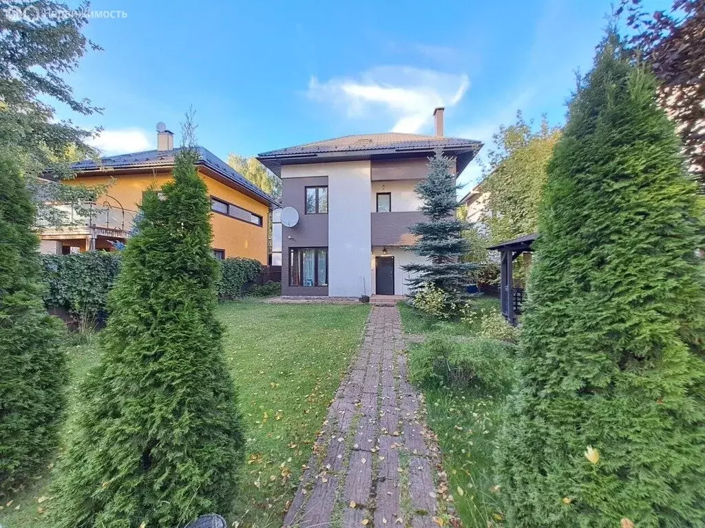 Дом в Балашиха, микрорайон Салтыковка, Озёрная улица, 2 (200 м) - Фото 1